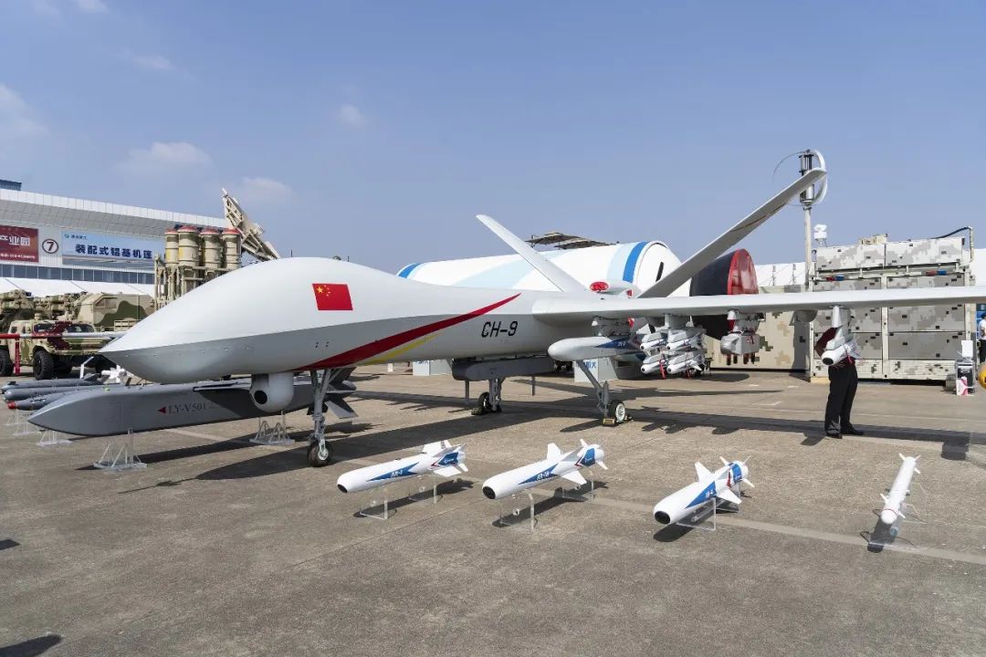 銀翼劃破蒼穹！彩虹-9首飛現場直擊：國產戰鷹展翅名場面