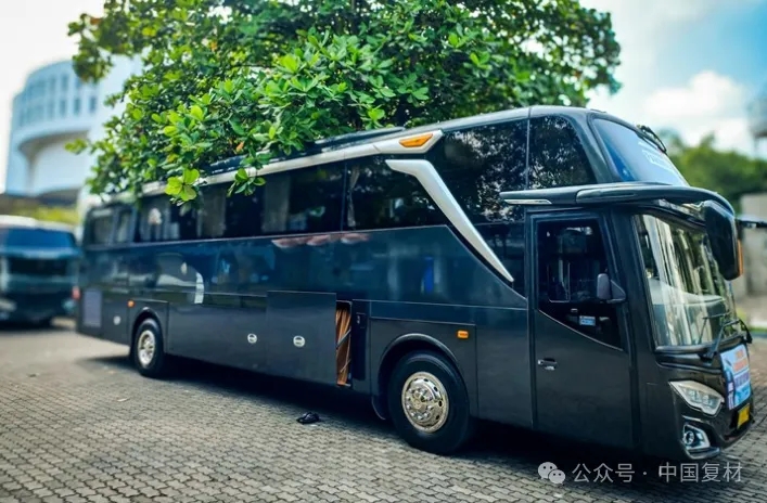 注入式夾層窗框組件幫助雙層巴士達到重量標準