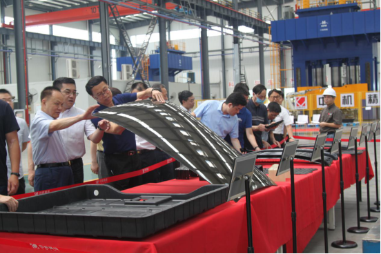 國家科技重大專項“汽車復(fù)合材料車身模壓成形技術(shù)與裝備”項目通過驗收 國家科技重大專項“汽車復(fù)合材料車身模壓成形技術(shù)與裝備”項目通過驗收