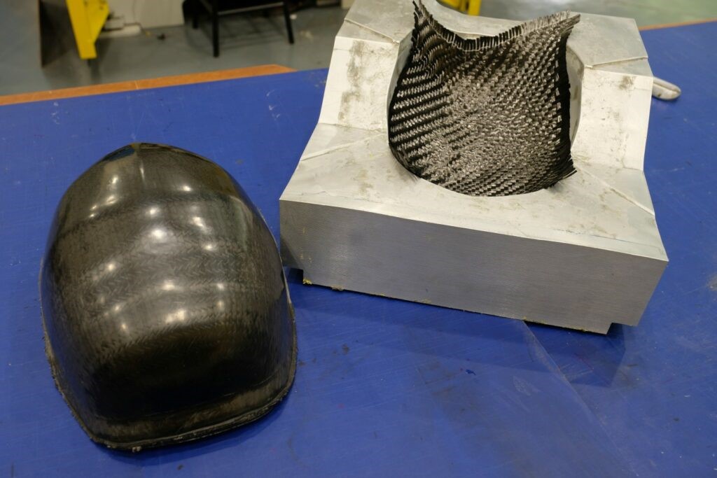 熱塑性復(fù)合材料改良新型高強(qiáng)度自行車頭盔