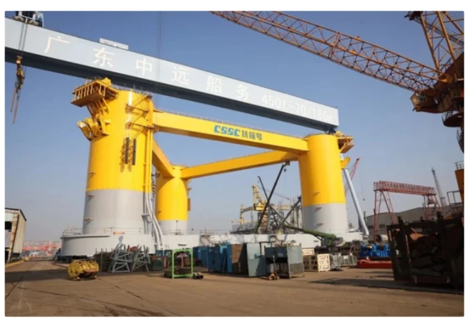 加快推進碳達峰碳中和 “兩江造”國內首臺深遠海浮式風電機組浮體平臺下線