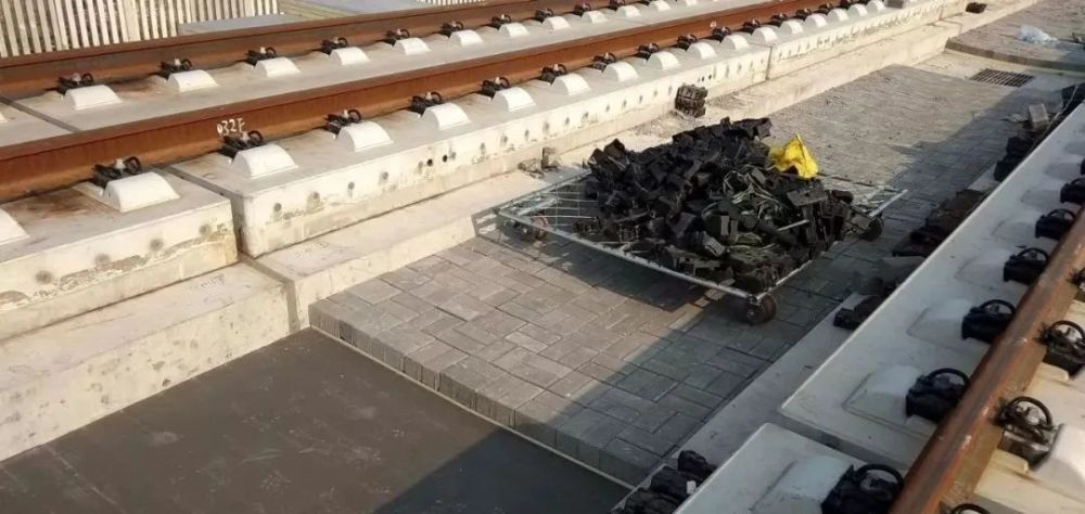 玻纖增強(qiáng)聚氨酯軌枕在軌道交通領(lǐng)域中的應(yīng)用 玻纖增強(qiáng)聚氨酯軌枕在軌道交通領(lǐng)域中的應(yīng)用