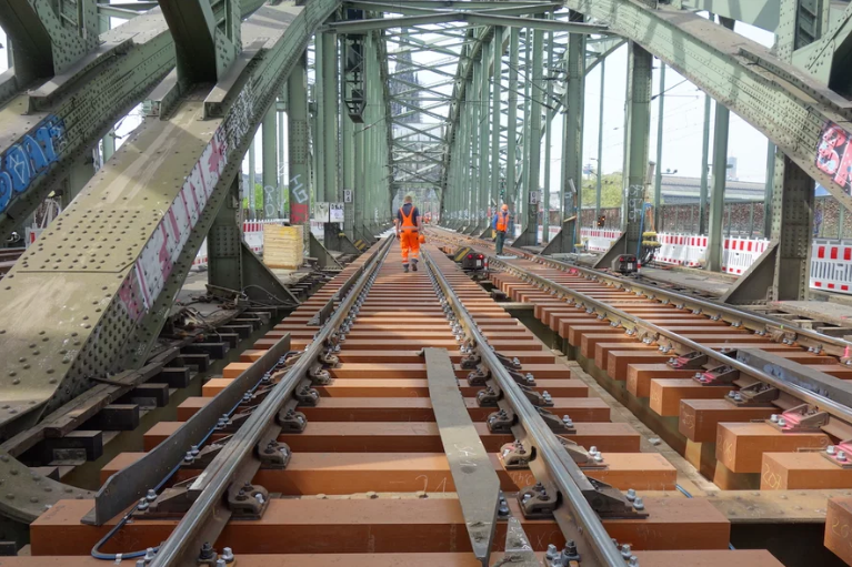 玻纖增強(qiáng)聚氨酯軌枕在軌道交通領(lǐng)域中的應(yīng)用 玻纖增強(qiáng)聚氨酯軌枕在軌道交通領(lǐng)域中的應(yīng)用