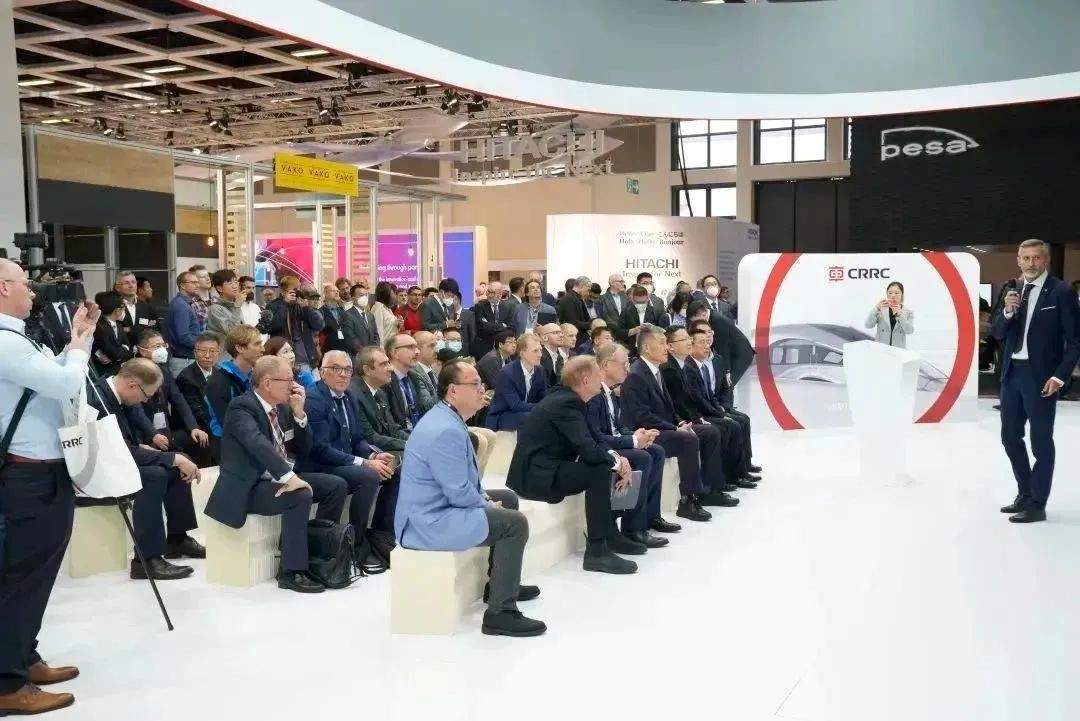 中國中車全球首發(fā)“弓”系轉(zhuǎn)向架 采用碳纖維柔性構(gòu)架 中國中車全球首發(fā)“弓”系轉(zhuǎn)向架 采用碳纖維柔性構(gòu)架