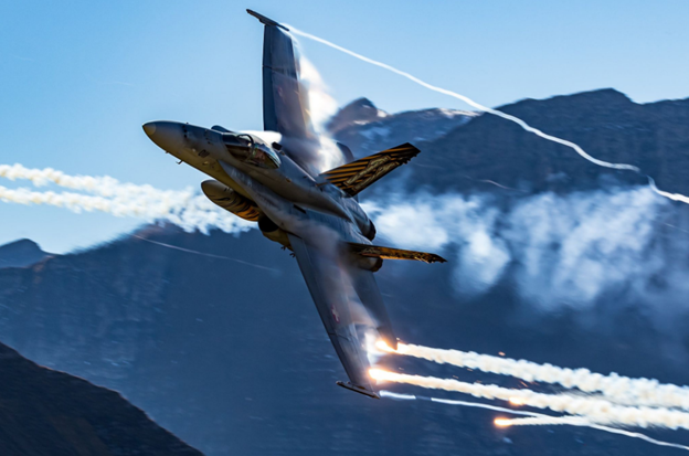 波音公司F/A-18戰斗機碳纖維復合材料用量達20%,交付日期公布 波音公司F/A-18戰斗機碳纖維復合材料用量達20%,交付日期公布