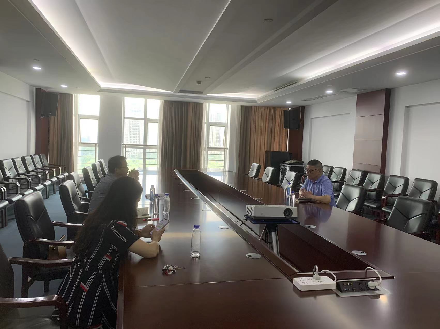 中國復合材料工業協會秘書長孟弋潔一行前往中復連眾洽談會議細節 中國復合材料工業協會秘書長孟弋潔一行前往中復連眾洽談會議細節