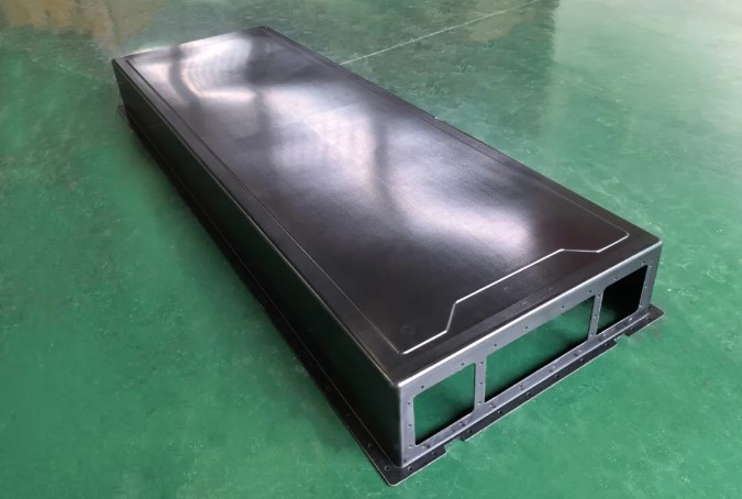 時代新材完成首個HP-RTM復合材料電池上蓋樣件交付 時代新材完成首個HP-RTM復合材料電池上蓋樣件交付