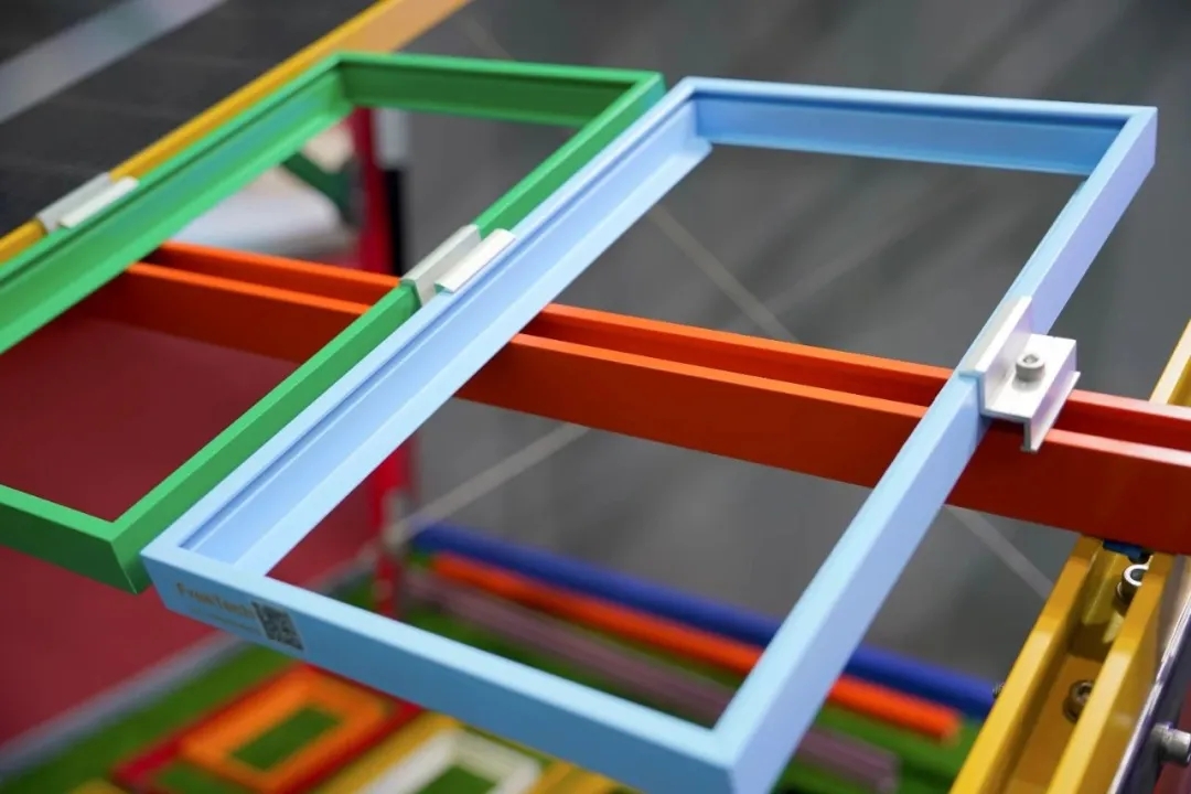 【創新引領，綠動未來】——全球首例聚氨酯復合材料一體化光伏電站璀璨并網