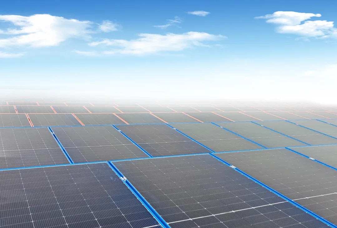 【創新引領，綠動未來】——全球首例聚氨酯復合材料一體化光伏電站璀璨并網