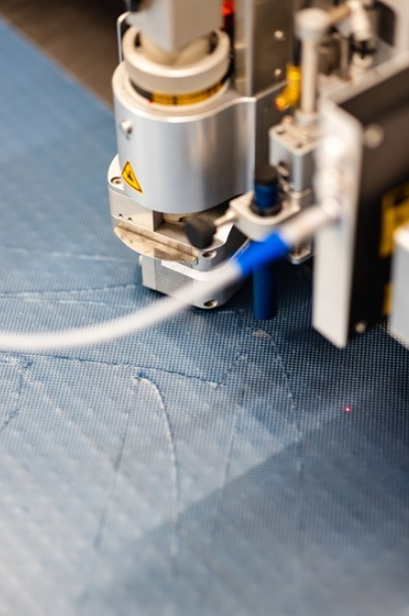 預浸料壓縮成型滿足更高速率的螺旋槳制造