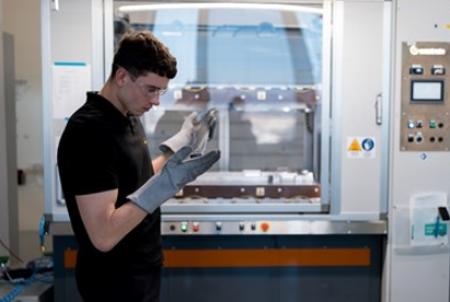 預浸料壓縮成型滿足更高速率的螺旋槳制造