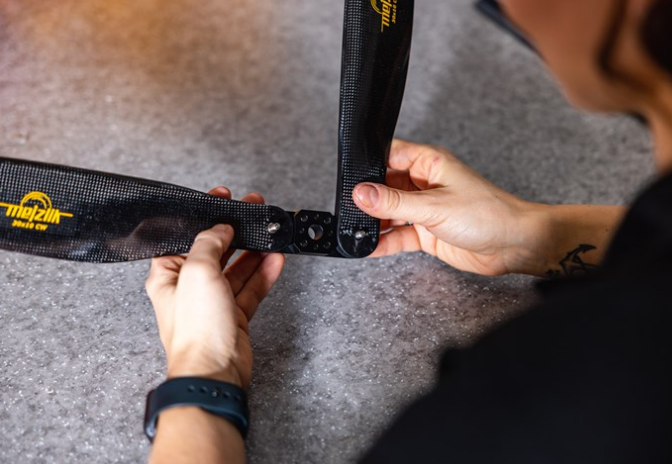 預浸料壓縮成型滿足更高速率的螺旋槳制造