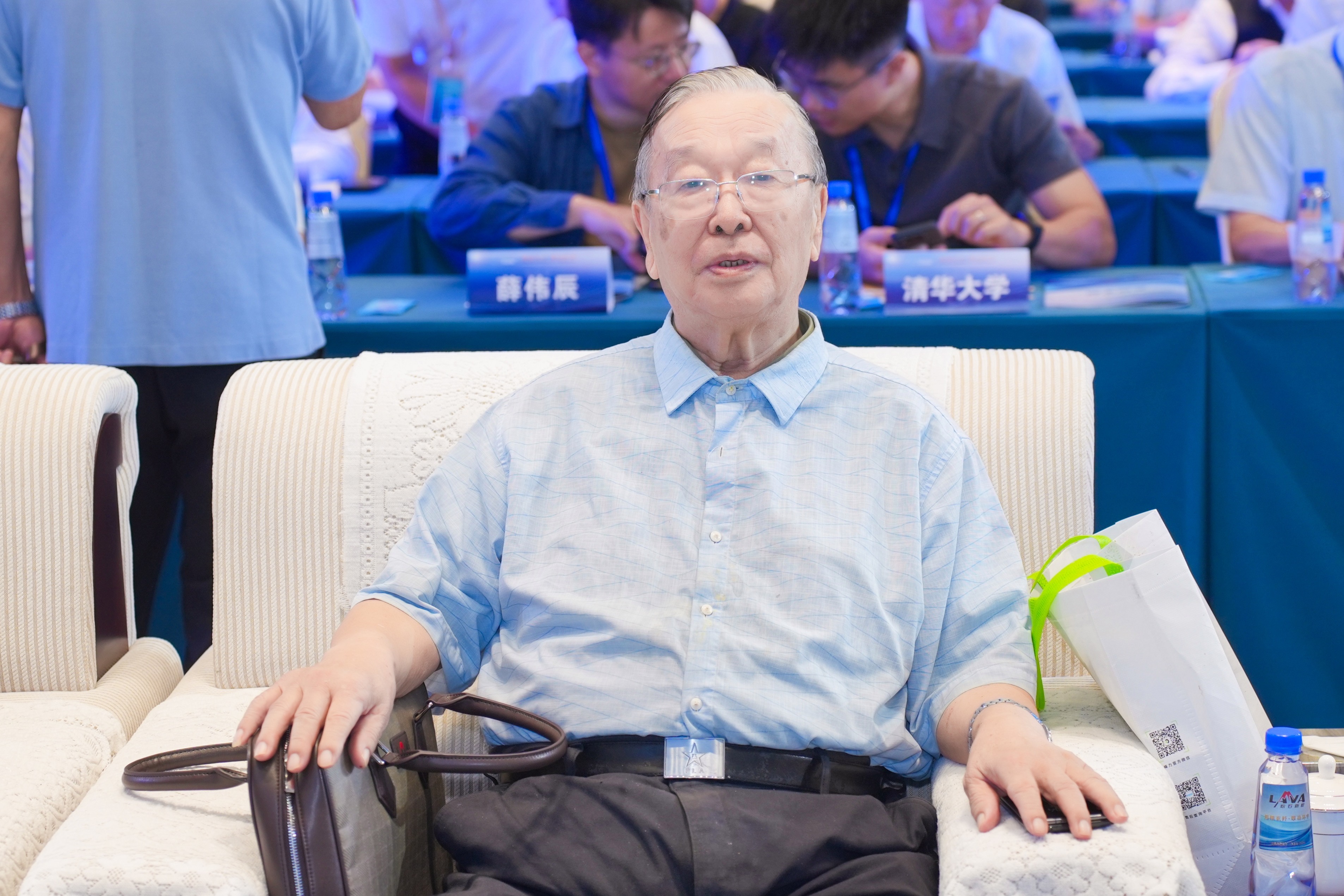 聚焦規(guī)模化生產(chǎn)與高端應(yīng)用 以創(chuàng)新技術(shù)擎動(dòng)全球產(chǎn)業(yè)升級(jí)——超細(xì)玄武巖纖維規(guī)模化生產(chǎn)與高端應(yīng)用大會(huì)在河北易縣成功舉辦